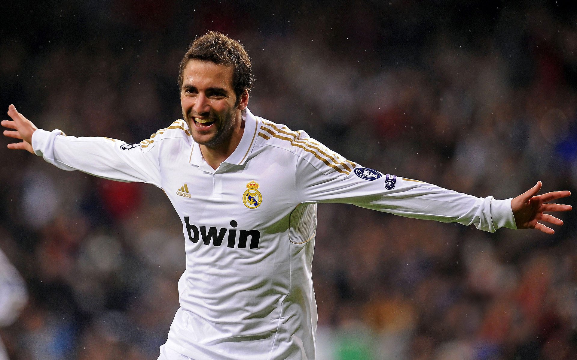 麦肯齐:以超强的爆发力和精准的长传,成为全黑队攻势中的关键人物