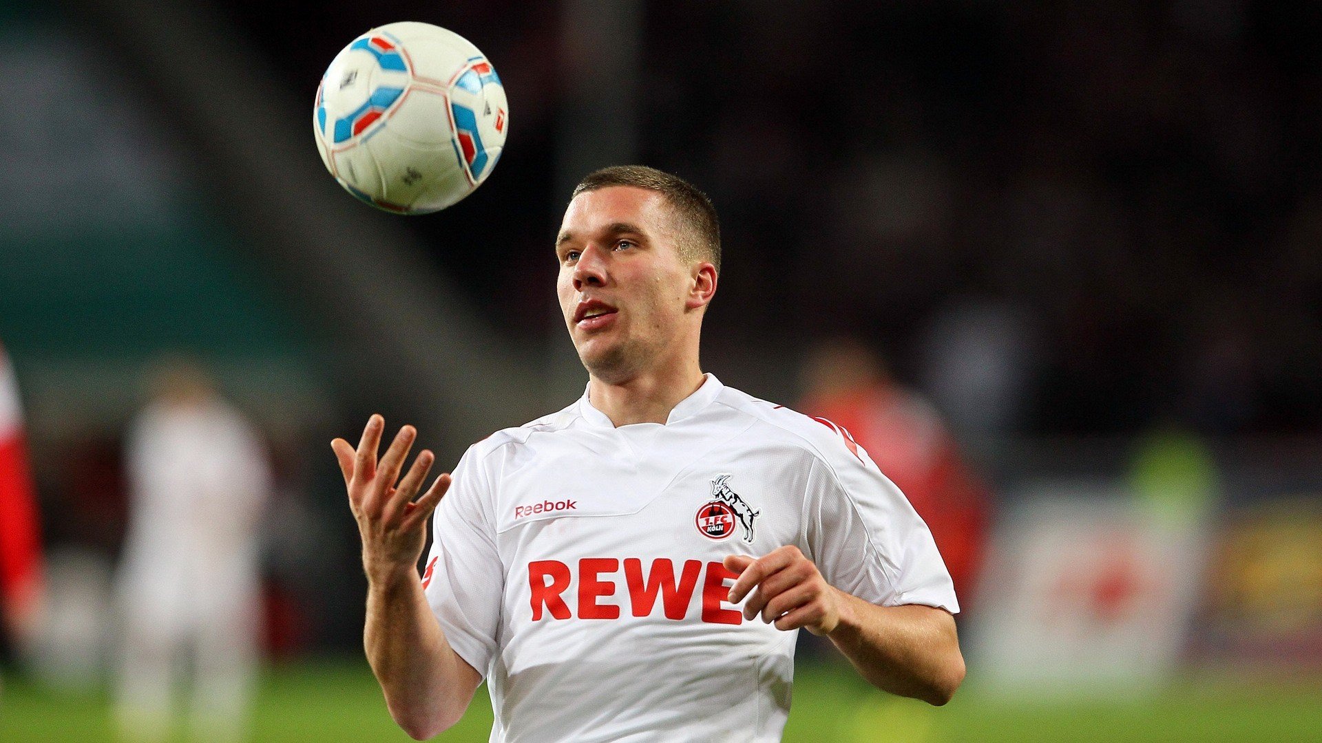 开云网站-“马科斯·莫奇的全场覆盖与领导能力，助力美洲狮队建立强大防线”